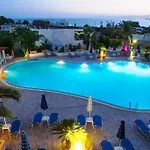 Coliseum & Hotel Pefki