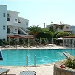 Coliseum & Hotel Pefki