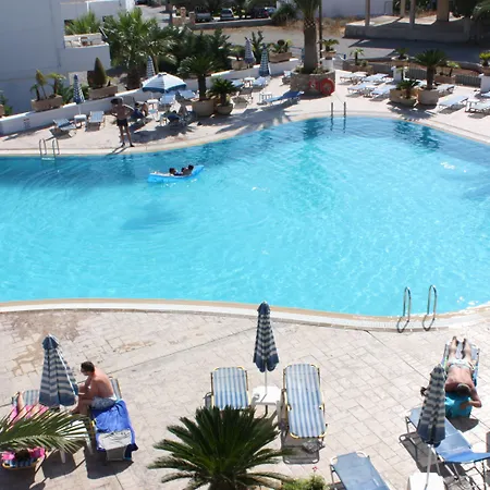 Coliseum & Hotel Pefki