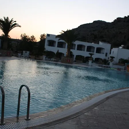 Coliseum & Hotell Pefki