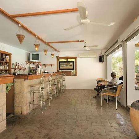 Coliseum & 3* Πεύκος