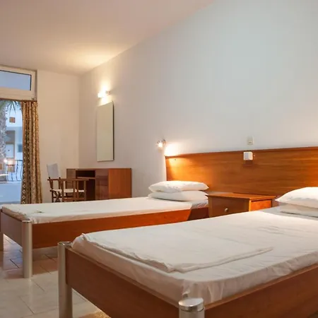 Coliseum & Hotell Pefki