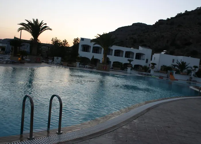 Coliseum & Hotel Pefki