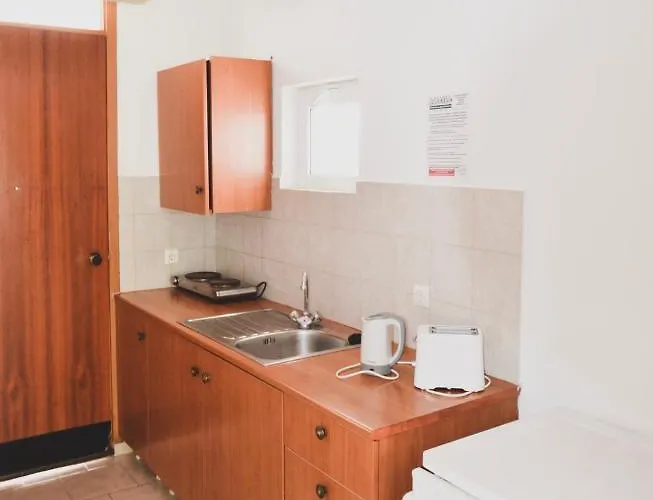 Coliseum & Hotel Pefki